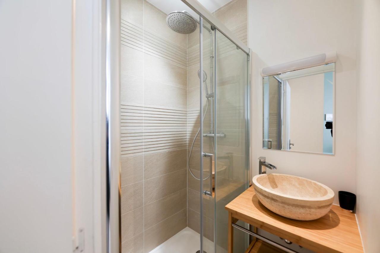 Green Apartment Near Montmartre And Opera Париж Екстериор снимка