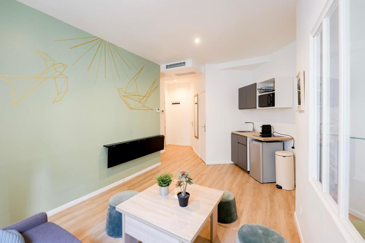 Green Apartment Near Montmartre And Opera Париж Екстериор снимка
