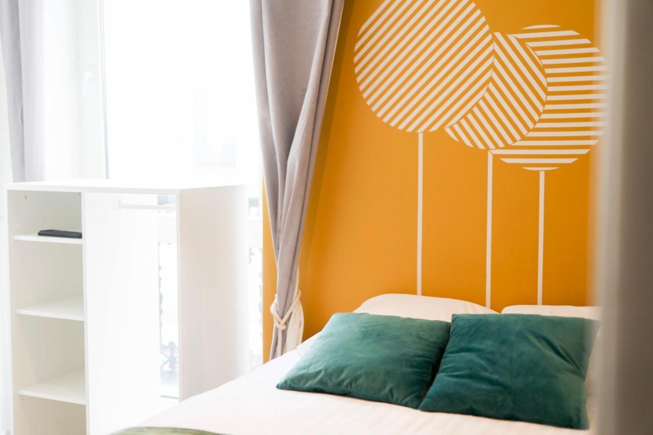 Green Apartment Near Montmartre And Opera Париж Екстериор снимка