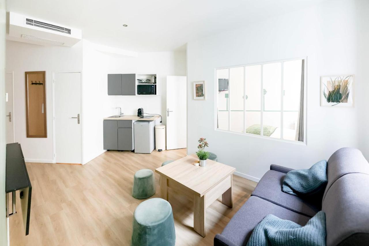 Green Apartment Near Montmartre And Opera Париж Екстериор снимка