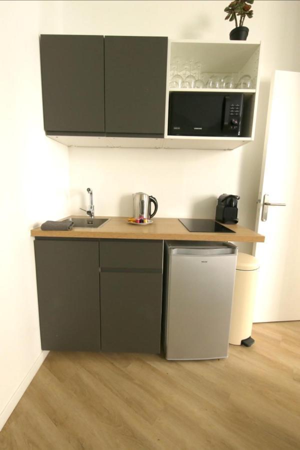 Green Apartment Near Montmartre And Opera Париж Екстериор снимка