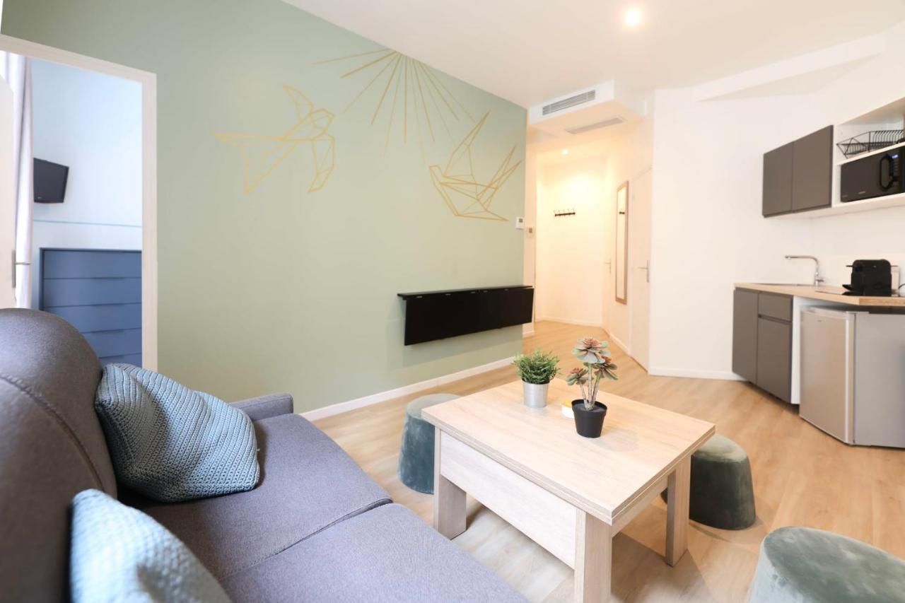 Green Apartment Near Montmartre And Opera Париж Екстериор снимка