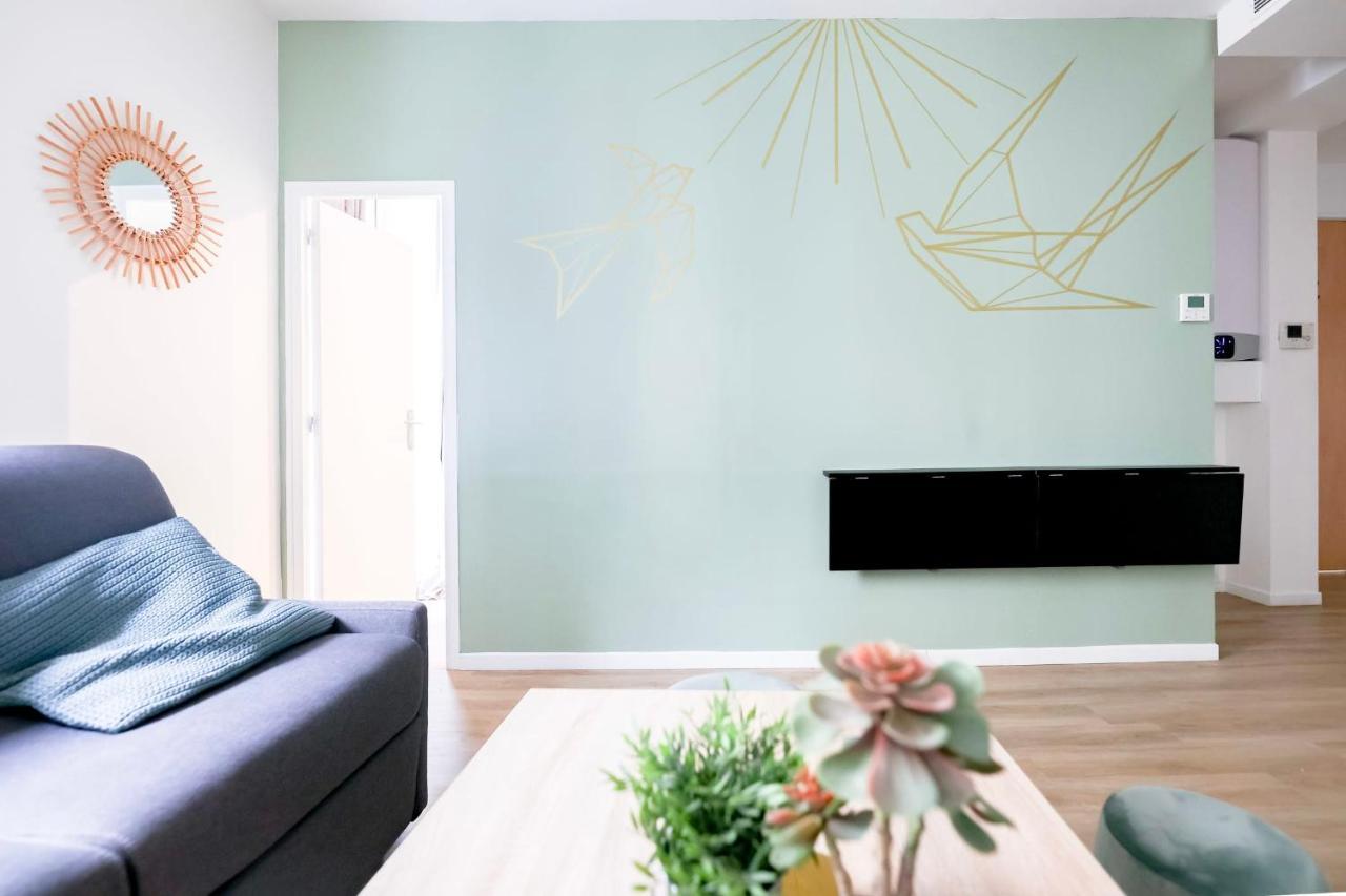 Green Apartment Near Montmartre And Opera Париж Екстериор снимка