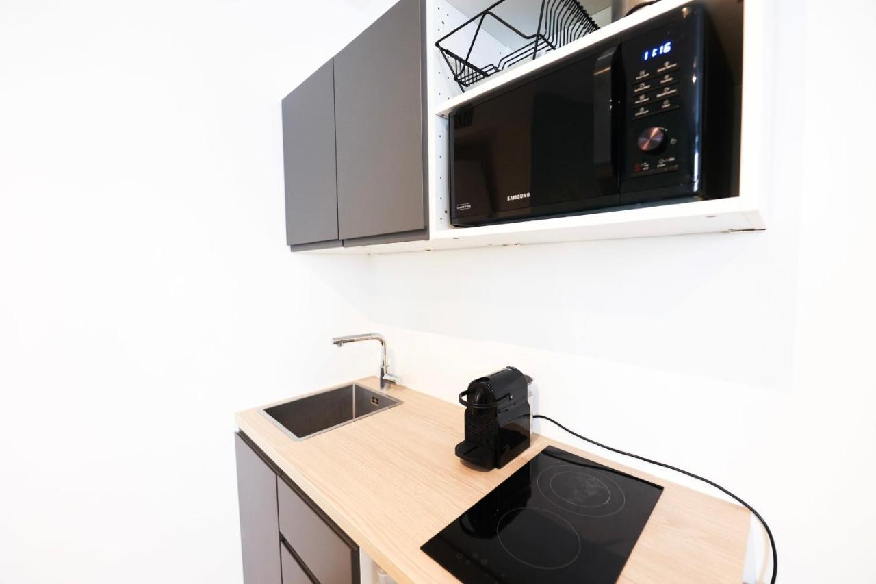 Green Apartment Near Montmartre And Opera Париж Екстериор снимка