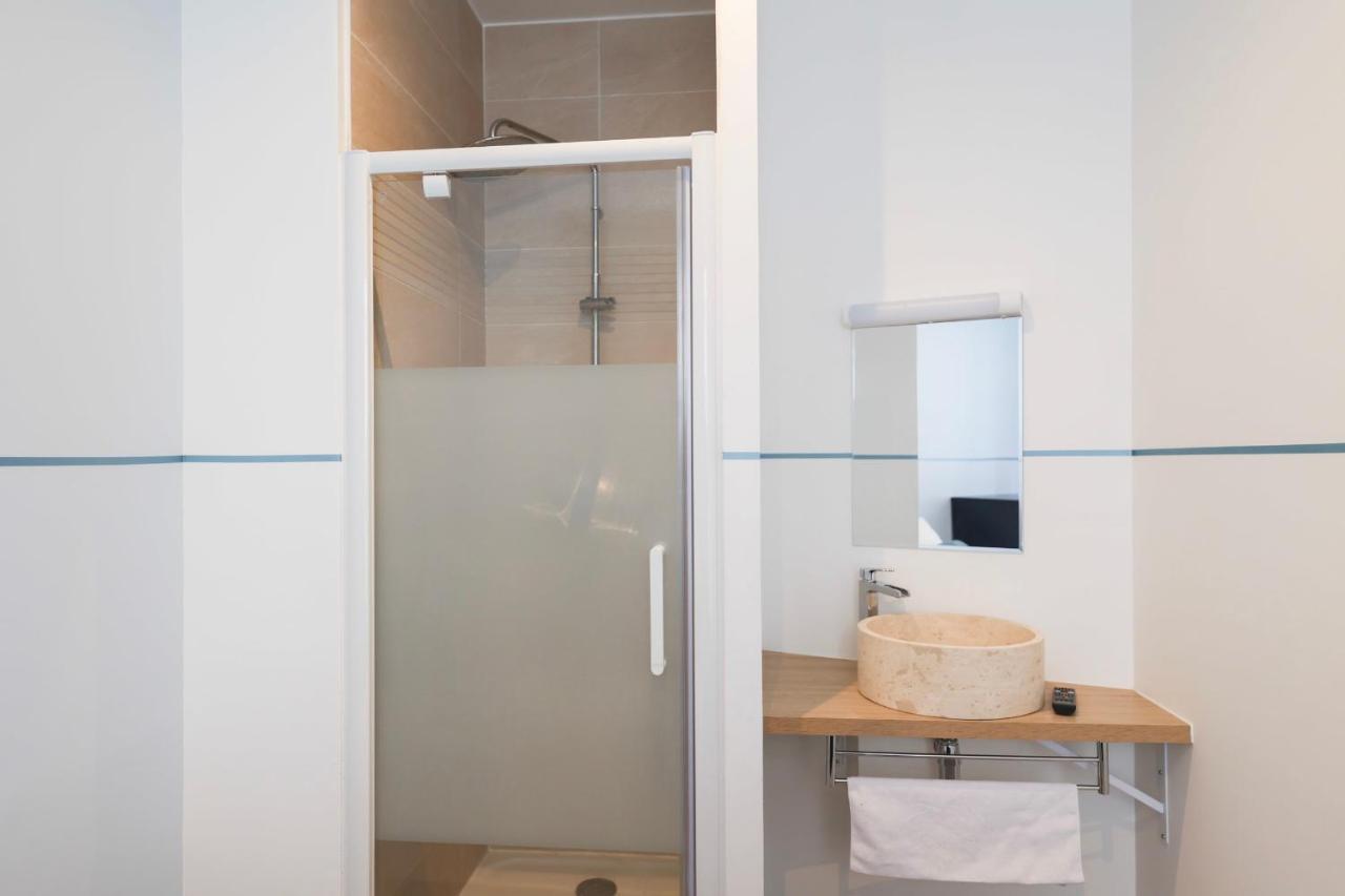 Green Apartment Near Montmartre And Opera Париж Екстериор снимка