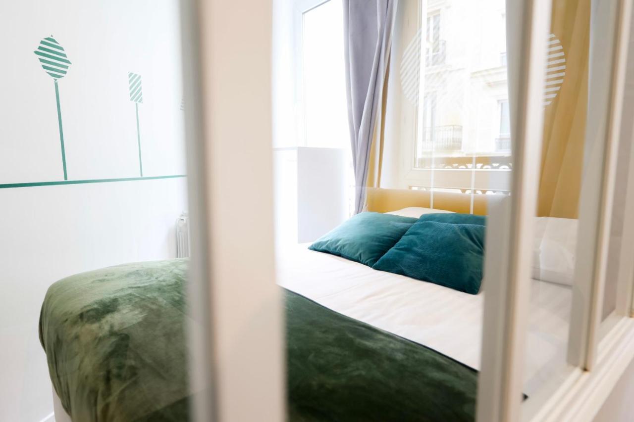 Green Apartment Near Montmartre And Opera Париж Екстериор снимка